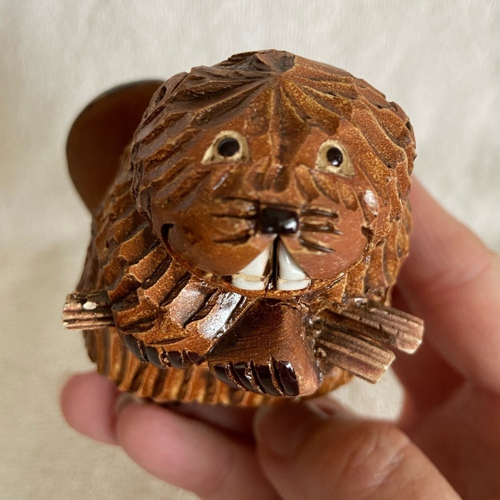 🩵 Artesania Rinconada Beaver #71 Hand Carved Clay Cute Animal Holding Sticks - Picture 9 of 9